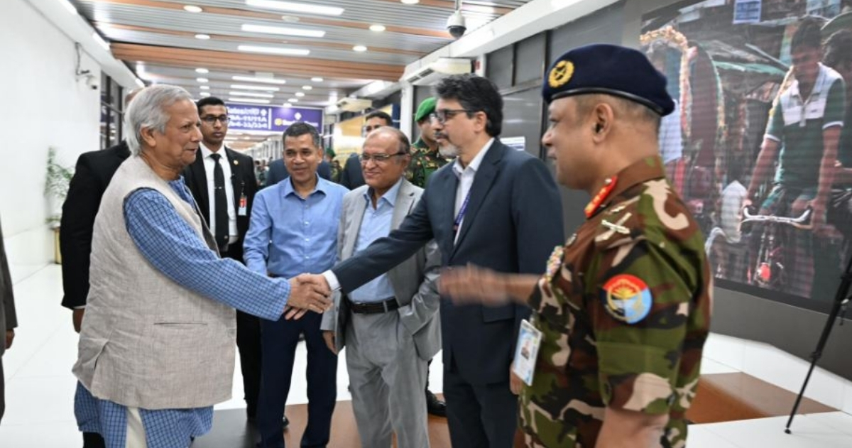 আলোচিত ‘সফল’ চীন সফর শেষে দেশে ফিরলেন প্রধান উপদেষ্টা