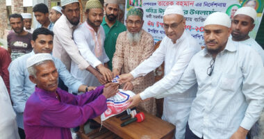 তারেক রহমানের নির্দেশে অসহায় দুস্থদের মাঝে ঈদ সামগ্রী বিতরন