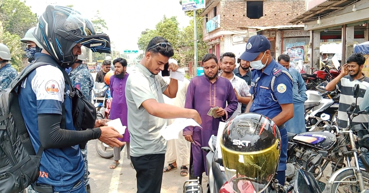 চেকপোষ্টের মাধ্যমে যৌথ বাহিনীর টহল-তল্লাশি