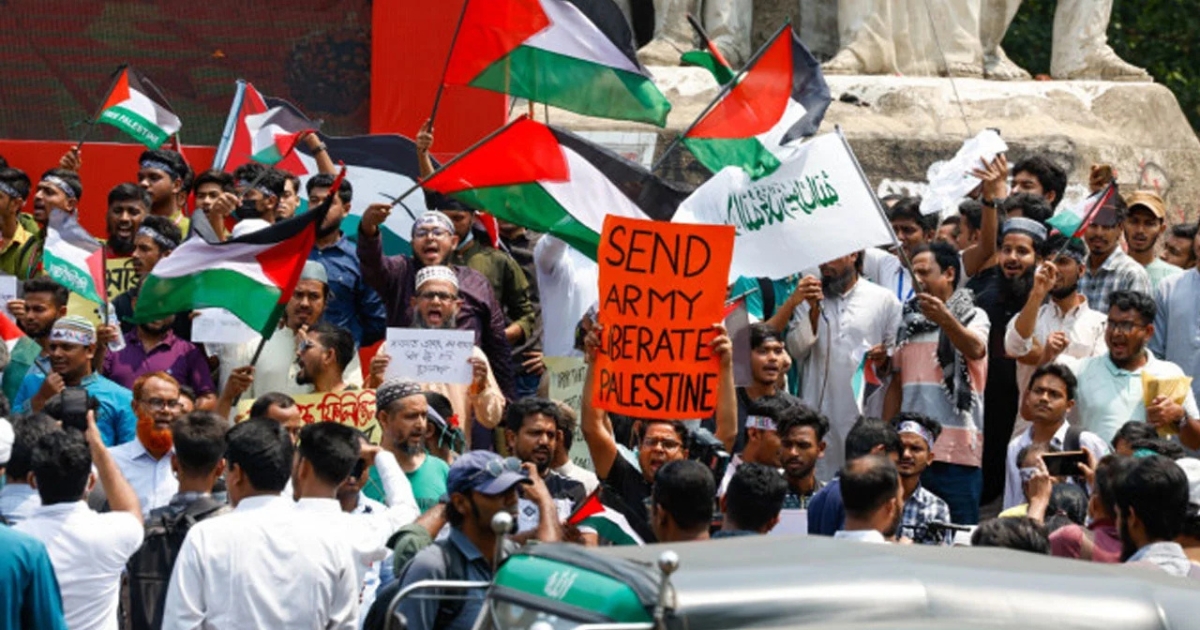 গাজায় গণহত্যা বন্ধের দাবিতে স্লোগানে স্লোগানে উত্তাল সারাদেশ