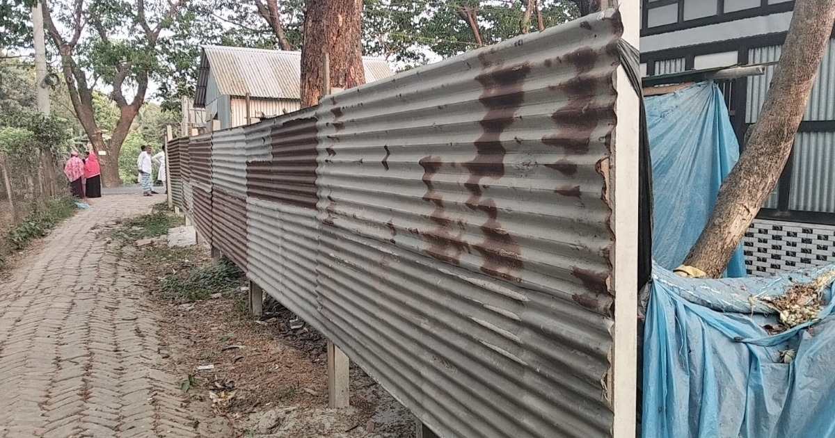 সড়ক – জনপদের এবং গ্রামিন সরকারী সড়কের জমি দখলের মহোৎসব চলছে