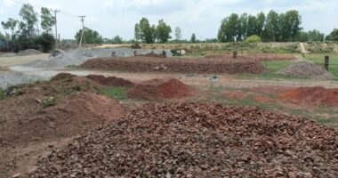 নাগরপুরে জমির উপর দিয়ে অবৈধ বালুর ড্রাম ট্রাক চলাচলে বাঁধা দেওয়ায় প্রাণ নাশের হুমকি