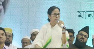 উত্তেজিত হলে হারবেন, শান্ত থাকলে জিতবেন : ইমাম-মুয়াজ্জিনদের মমতা