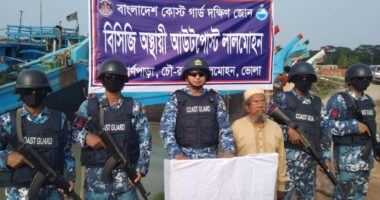 ভোলায় কোস্ট গার্ডের অভিযান: ৯টি অবৈধ ট্রলিং বোট জব্দ