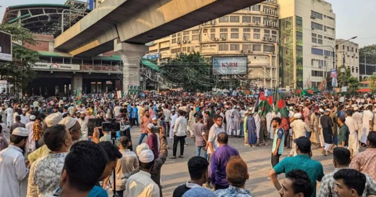 শাহবাগ মোড়ে বিক্ষোভ, আওয়ামী লীগ নিষিদ্ধের দাবিতে অচল ঢাকা