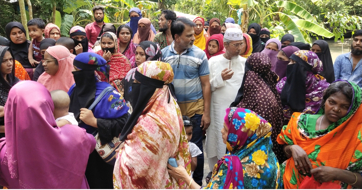 ২০ কোটি টাকা নিয়ে সমিতির পরিচালক লাপাত্তা, মাঠ কর্মীর বাড়িতে সদস্যদের বিক্ষোভ