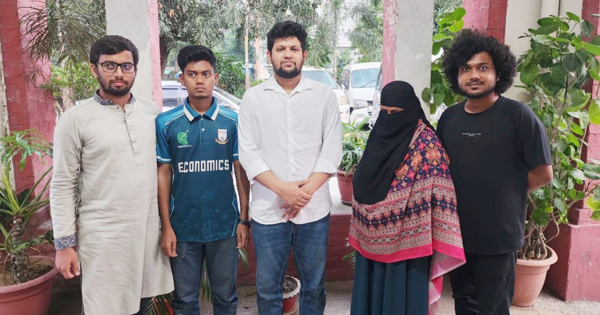 বোতল নিক্ষেপকারী শিক্ষার্থীকে ছেড়ে দেওয়া হয়েছে,তাকে বাসায় আসার দাওয়াত দেন তথ্য উপদেষ্টা