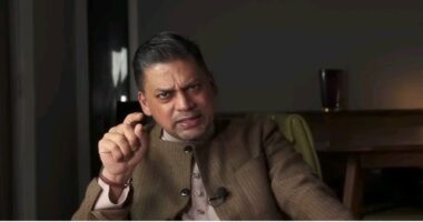 আল্লাহর ওয়াস্তে আপনারা ধৈর্য ধারণ করুন,পদত্যাগের চাপ না দিয়ে কথা বলুন : ফাহাম