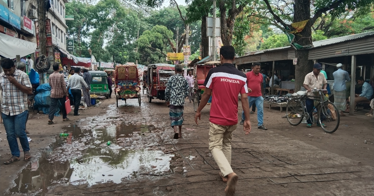 টাঙ্গাইল পৌরসভার রাস্তাঘাটের বেহাল দশা,জনদুর্ভোগ চরমে