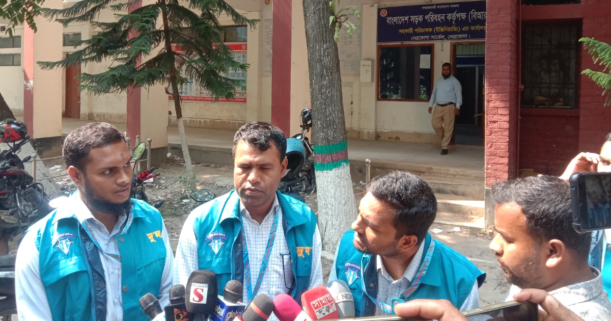 নেত্রকোনা বিআরটিএ অফিসে দুদকের অভিযান