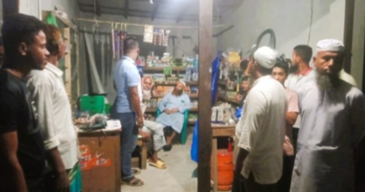 মুন্সিগঞ্জ মার্কেটের দোকানের টিন কেটে চুরি