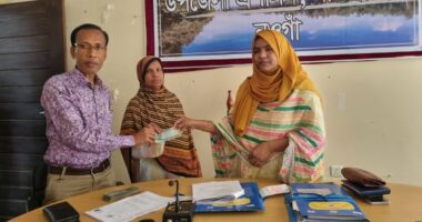 ধামইরহাটে সমাজকল্যাণ পরিষদ কর্তৃক আর্থিক অনুদান বিতরণ