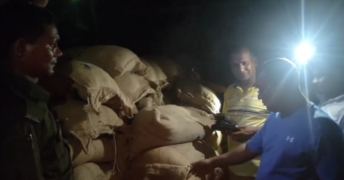 জিয়া মঞ্চের নেতার বাড়িতে মিলল ৬৫ বস্তা সরকারি চাল