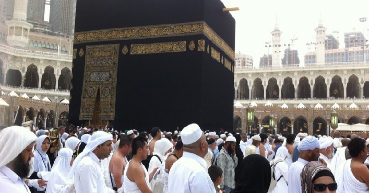 হজের আনুষ্ঠানিকতা শুরু : ‘লাব্বাইক’ ধ্বনিতে মুখরিত মিনা