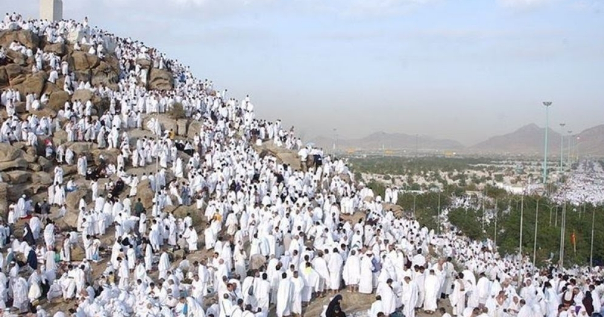 আরাফার ময়দানে ইবাদত-বন্দেগীতে মশগুল বাংলাদেশি হাজিরা