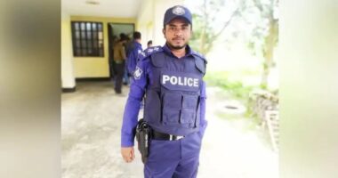 ছুটিতে গিয়ে ছাত্রদল নেতার মাথা ফাটালেন এসআই