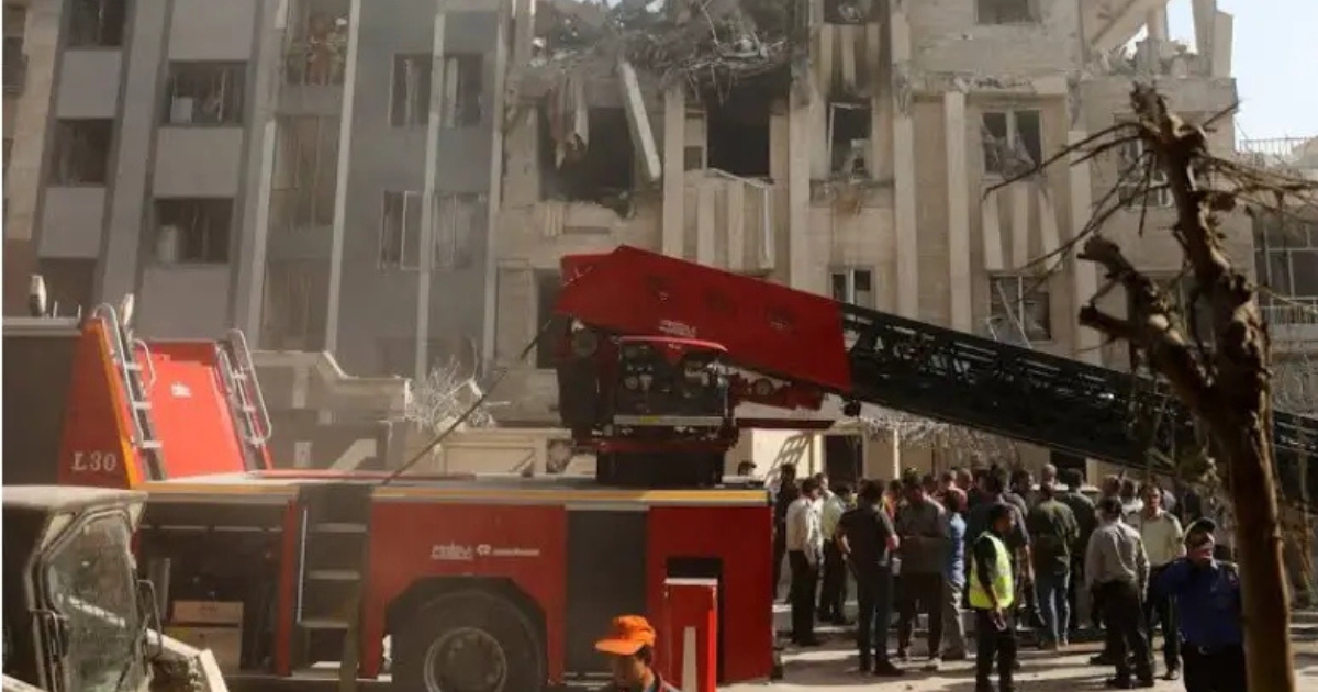 চুক্তি করো, নাহলে আরো কিছু আসছে, ইরানকে ট্রাম্পের হুঁশিয়ারি