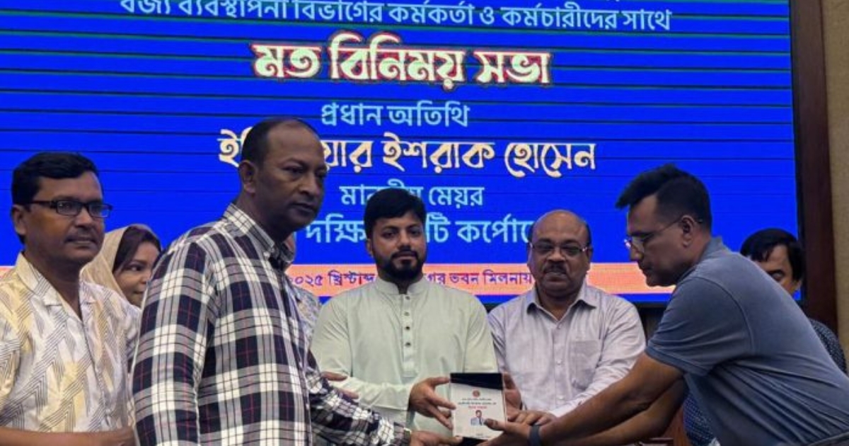 সরকারি শপথ না পেয়ে নিজ উদ্যোগে মেয়রের দায়িত্বে ইশরাক হোসেন ,নামের আগে লেখা ‘মাননীয় মেয়র’