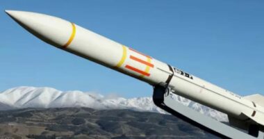 যুদ্ধে জড়ালে যুক্তরাষ্ট্রের ঘাঁটিতে হামলার জন্য প্রস্তুত ইরানের ক্ষেপণাস্ত্র