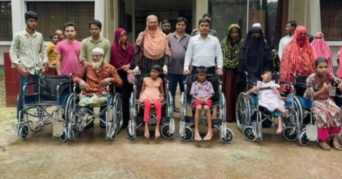 নাটোরে ২১ প্রতিবন্ধীদের মাঝে হুইল চেয়ার বিতরণ