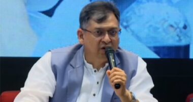 মেধাহীন করে জাতিকে শাসন করতেই দেশে মেধাপাচার : সালাহউদ্দিন আহমদ