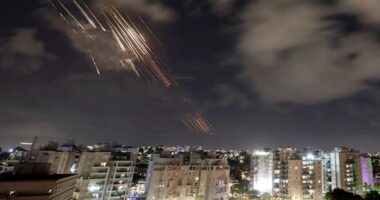 এবার ইয়েমেন থেকেও ইসরায়েলে ক্ষেপণাস্ত্র হামলা