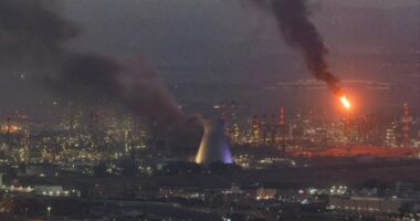 ইরানের হামলায় অন্ধকারে ডুবে গেল দক্ষিণ ইসরায়েল