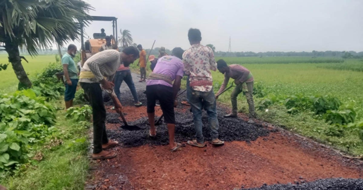 তালায় সড়ক উন্নয়ন প্রকল্পে ব্যাপক দুর্নীতির অভিযোগ উঠেছে