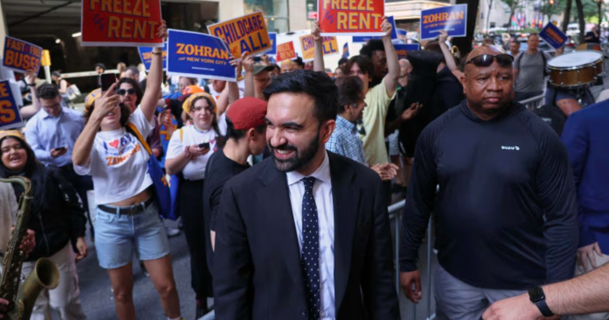 ইতিহাস গড়ে নিউইয়র্কের প্রথম মুসলিম মেয়র হচ্ছেন জোহরান মমদানি