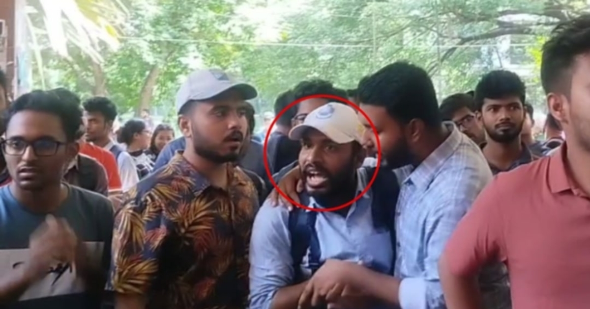 পেশাগত দায়িত্ব পালনকালে জাবির সাংবাদিককে হেনস্থার 