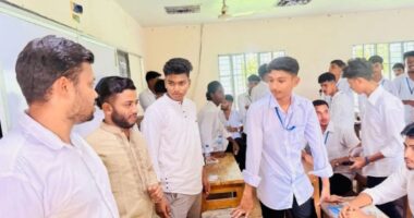 দলবল নিয়ে এইচএসসি পরীক্ষার হলে ছাত্রদল নেতা, ছবি দিলেন ফেসবুকে