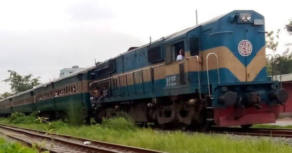 শ্রীপুরে ট্রেনে কাটা পড়ে দুইজনের মৃত্যু