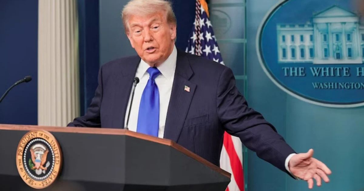 ইরানে আবারও বোমা হামলার হুমকি ট্রাম্পের