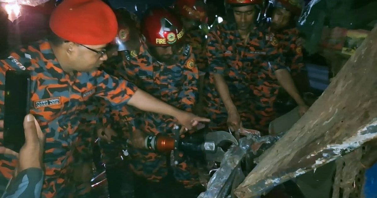 ঢাকা-মাওয়া এক্সপ্রেসওয়ের হাসাড়ায় বাস ও ট্রাকের সংঘর্ষে নি*হ*ত ৪, আ হ ত ১৬ জন