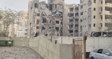 ইসরায়েলে দফায় দফায় চলছে ইরানের ক্ষেপণাস্ত্র হামলা, নিহত ৩