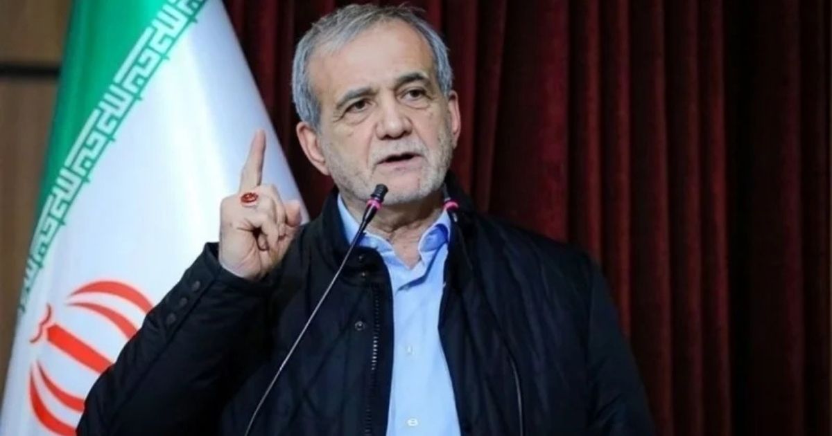 শত্রুর বোকামিপূর্ণ কাজের জন্য তাদেরকে চরম অনুতপ্ত হতে হবে: ইরানের প্রেসিডেন্ট