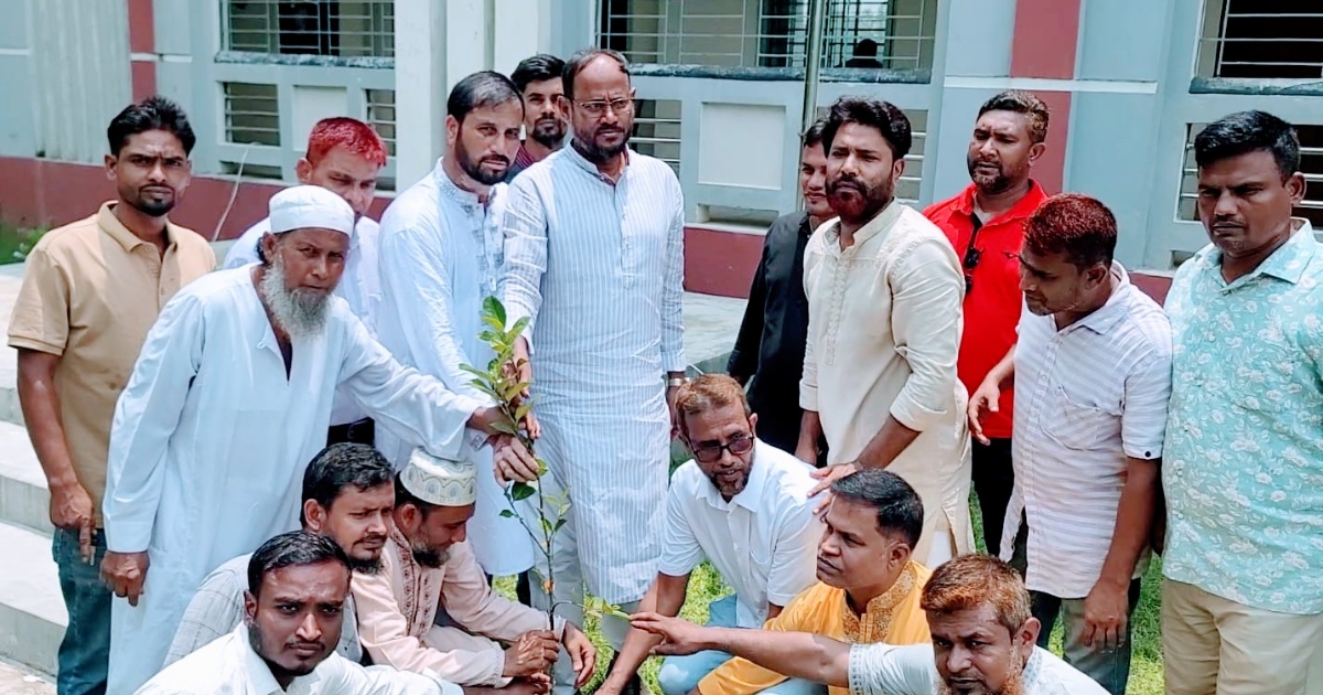 টাঙ্গাইলে পরিবেশ রক্ষায় বিভিন্ন স্কুল কলেজ ও শিক্ষা প্রতিষ্ঠানে সুলতান সালাউদ্দিন টুকুর বৃক্ষরোপণ