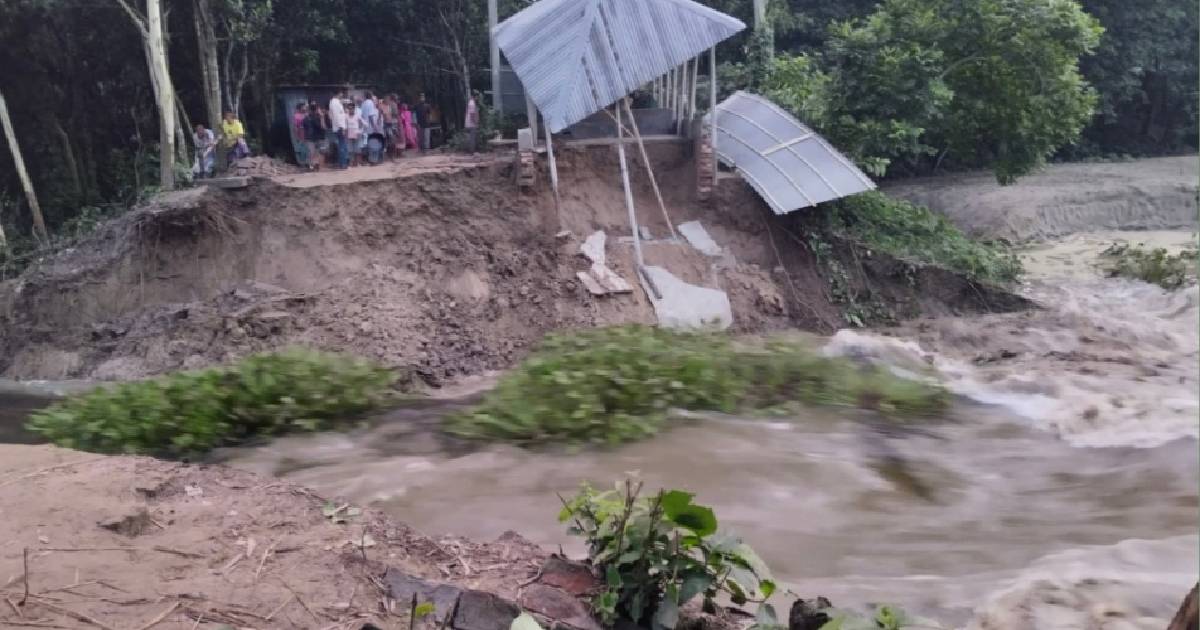 শেরপুরে কাটাখালী বাঁধ ভেঙে শতাধিক গ্রাম প্লাবিত হওয়ার আশঙ্কা