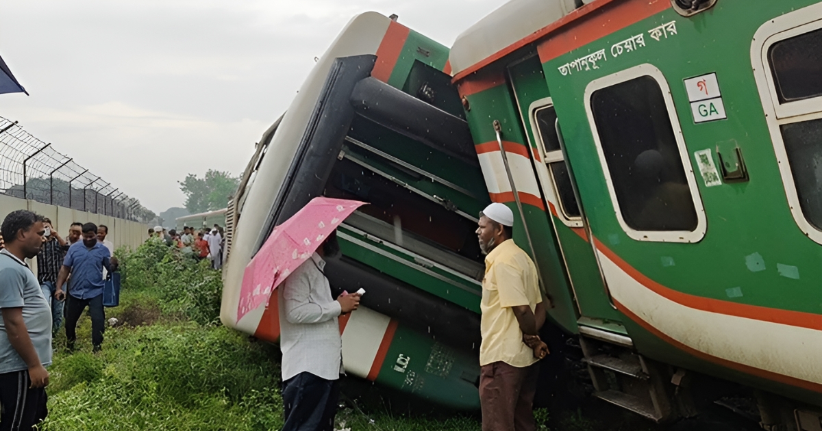 লালমনিরহাটে দুই ট্রেনের মুখোমুখি সংঘর্ষে রেল যোগাযোগ বন্ধ