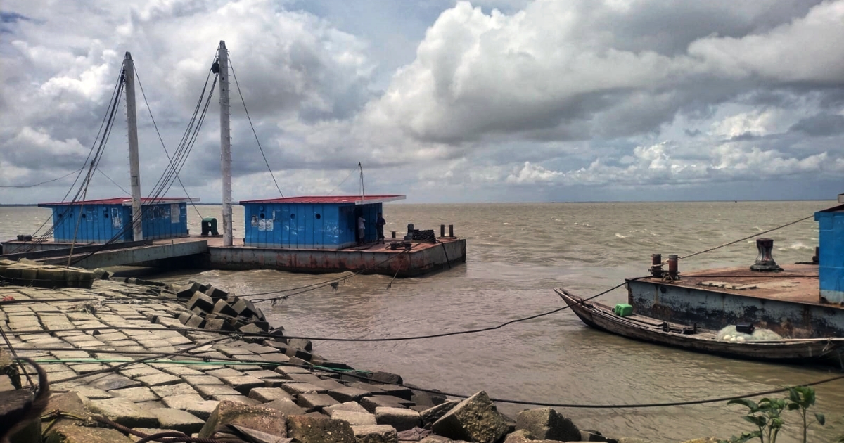 বৈরী আবহাওয়ার কারণে ভোলার ১৬ রুটে নৌ-চলাচল বন্ধ