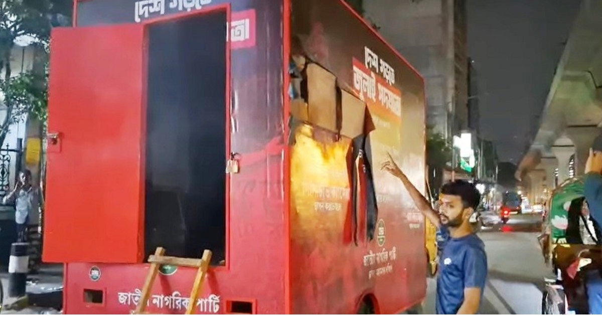 এনসিপি কার্যালয়ের সামনে জুলাই পদযাত্রার গাড়িতে ফের ককটেল হামলা