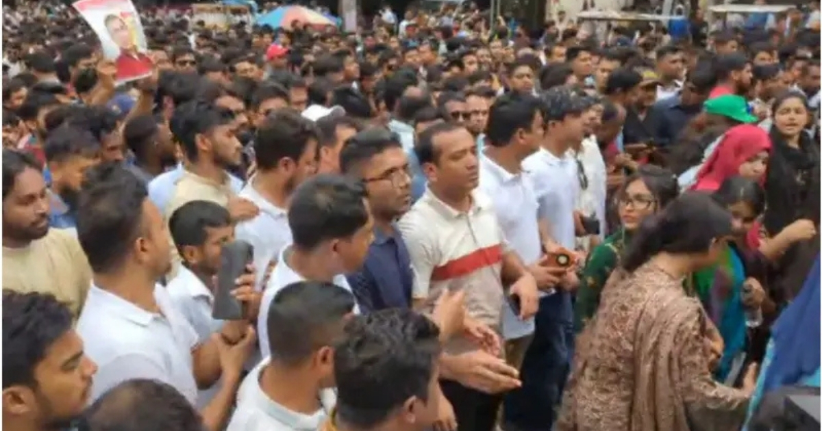 নয়াপল্টন থেকে শাহবাগ পর্যন্ত বিক্ষোভ মিছিল করছে ছাত্রদল