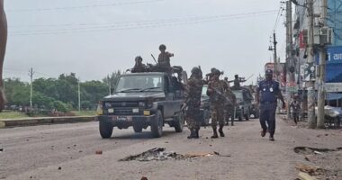 গোপালগঞ্জে সহিংসতার কারণে কারফিউ জারি, সকলকে ঘরে থাকার নির্দেশ