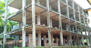 সাড়ে ৪ বছর ধরে ঝুলছে ভবন নির্মাণ, ভুগছে শিক্ষার্থীরা