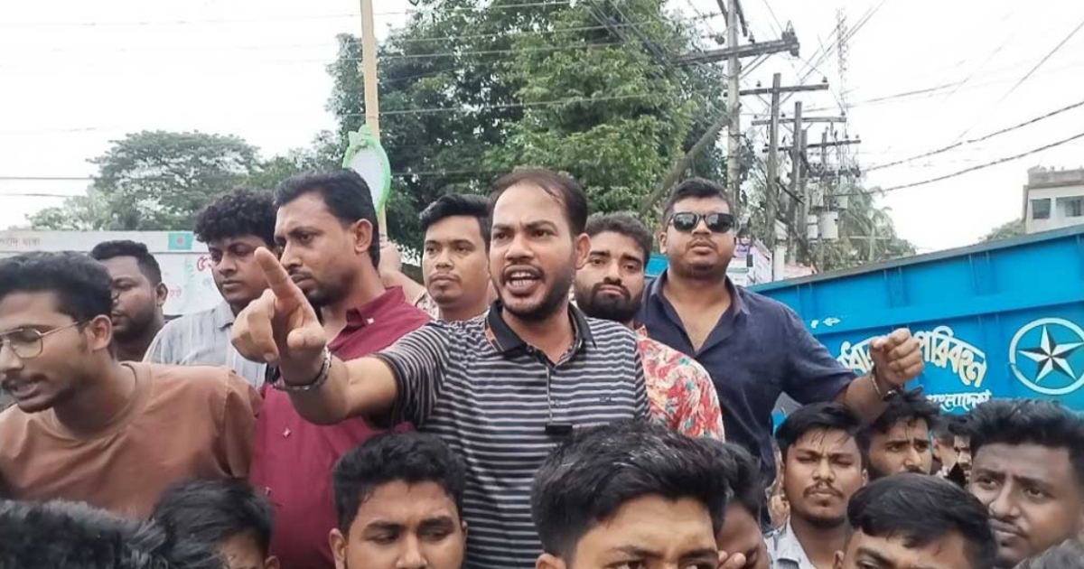 রাজনীতি করতে হলে শ্রদ্ধা দেখাতে হবে,সম্মান না দেখালে এনসিপিকে মাটি ছুঁতে দেব না : ছাত্রদল নেতা