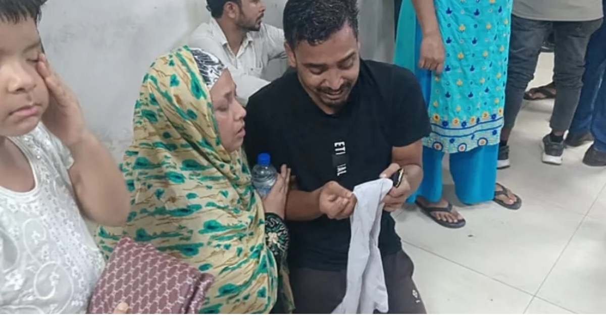 ও খুব নিষ্পাপ,ওর দুই হাত ও মুখ পুড়ে গেছে,কাঁদতে কাঁদতে বললেন মামা