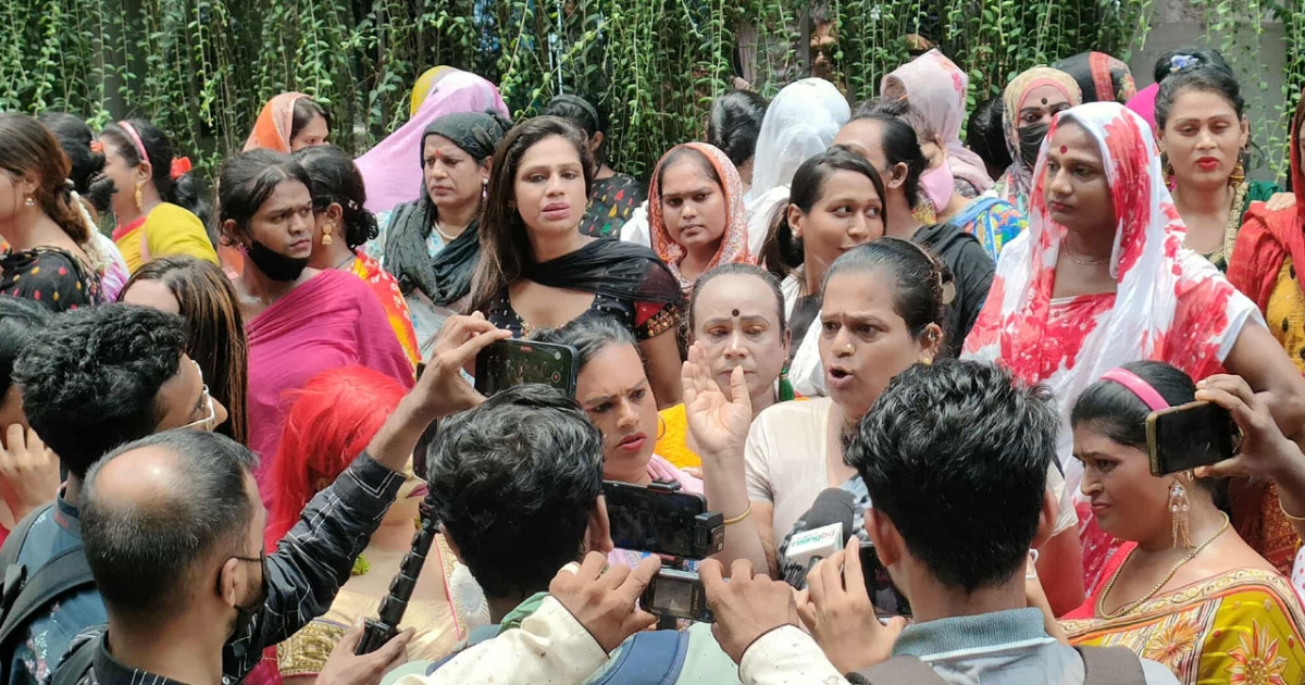 ছোট শিশুদের কষ্ট সহ্য করতে পারিনি, তাই রক্ত দিতে চলে এসেছি’ : তৃতীয় লিঙ্গের ব্যক্তি