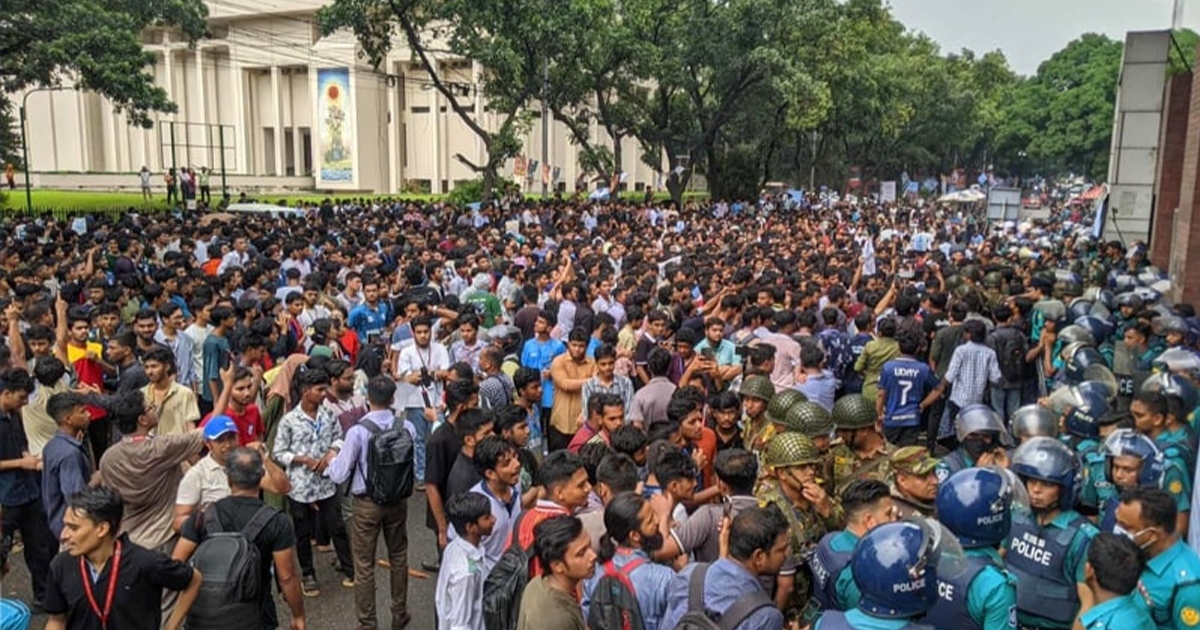 বিক্ষোভরত শিক্ষার্থীরা সচিবালয়ে ঢুকে পড়েছেন