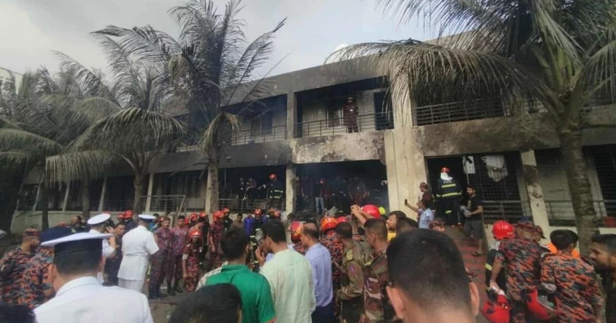 যুদ্ধবিমান বিধ্বস্তের ঘটনায় নিহত বেড়ে ৩২, অনেকের অবস্থা আশঙ্কাজনক