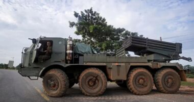 সীমান্তে উত্তেজনা: থাইল্যান্ডে কম্বোডিয়ার রকেট হামলায় ১৫ জনের মৃত্যু